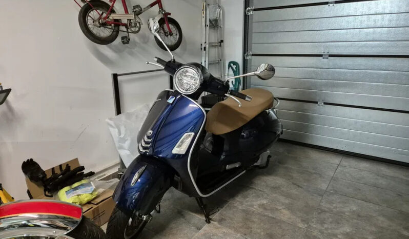 Vând Vespa 300gts cu Abs și Tc full